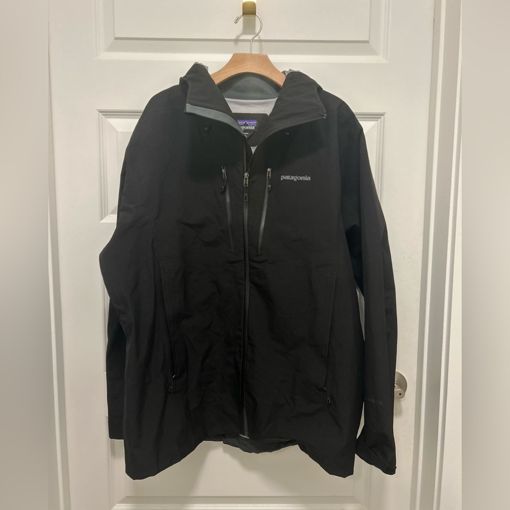 Patagonia Men's Black Raincoat